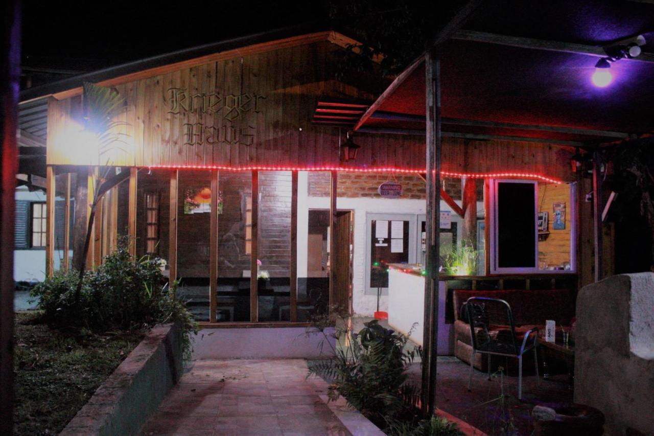 Krieger Haus Hostel Puerto Iguazú Buitenkant foto