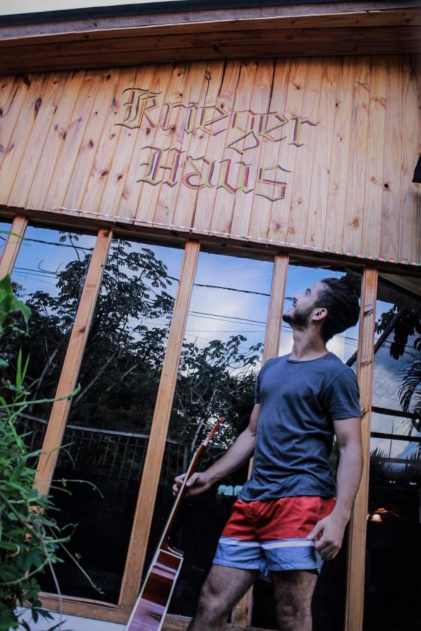 Krieger Haus Hostel Puerto Iguazú Buitenkant foto