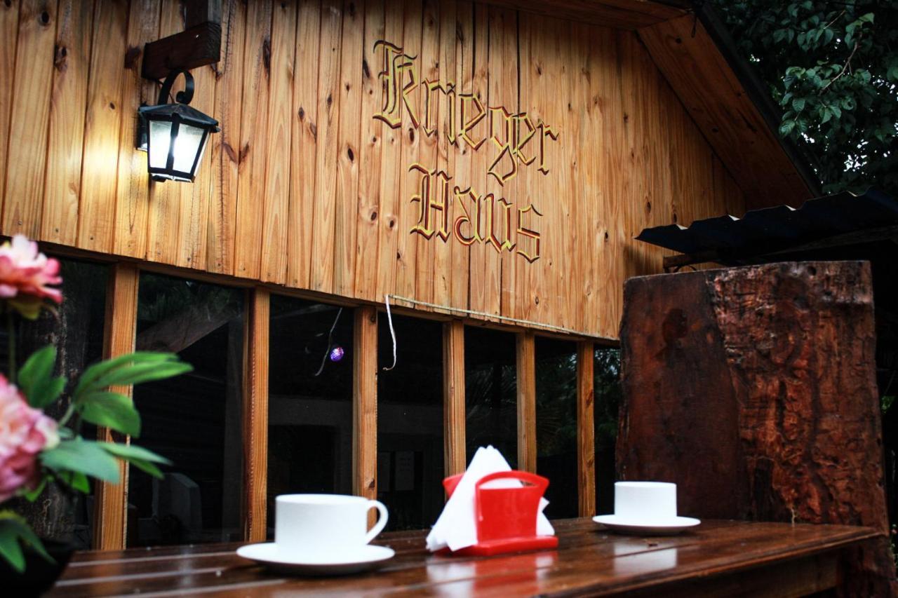 Krieger Haus Hostel Puerto Iguazú Buitenkant foto